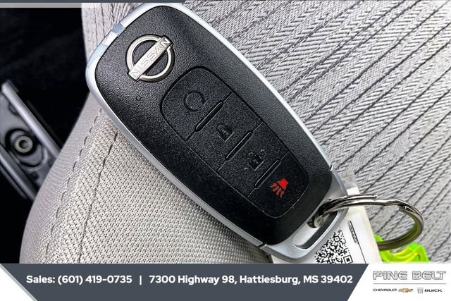 Used 2023 Nissan Rogue SV image 9