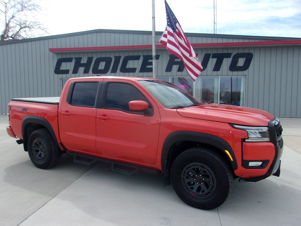 Used 2025 Nissan Frontier PRO-4X AWD/4WD image 2