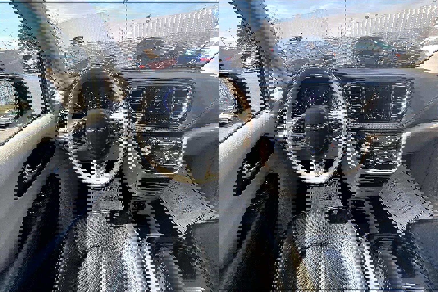 Used 2020 Chrysler Pacifica Limited image 5