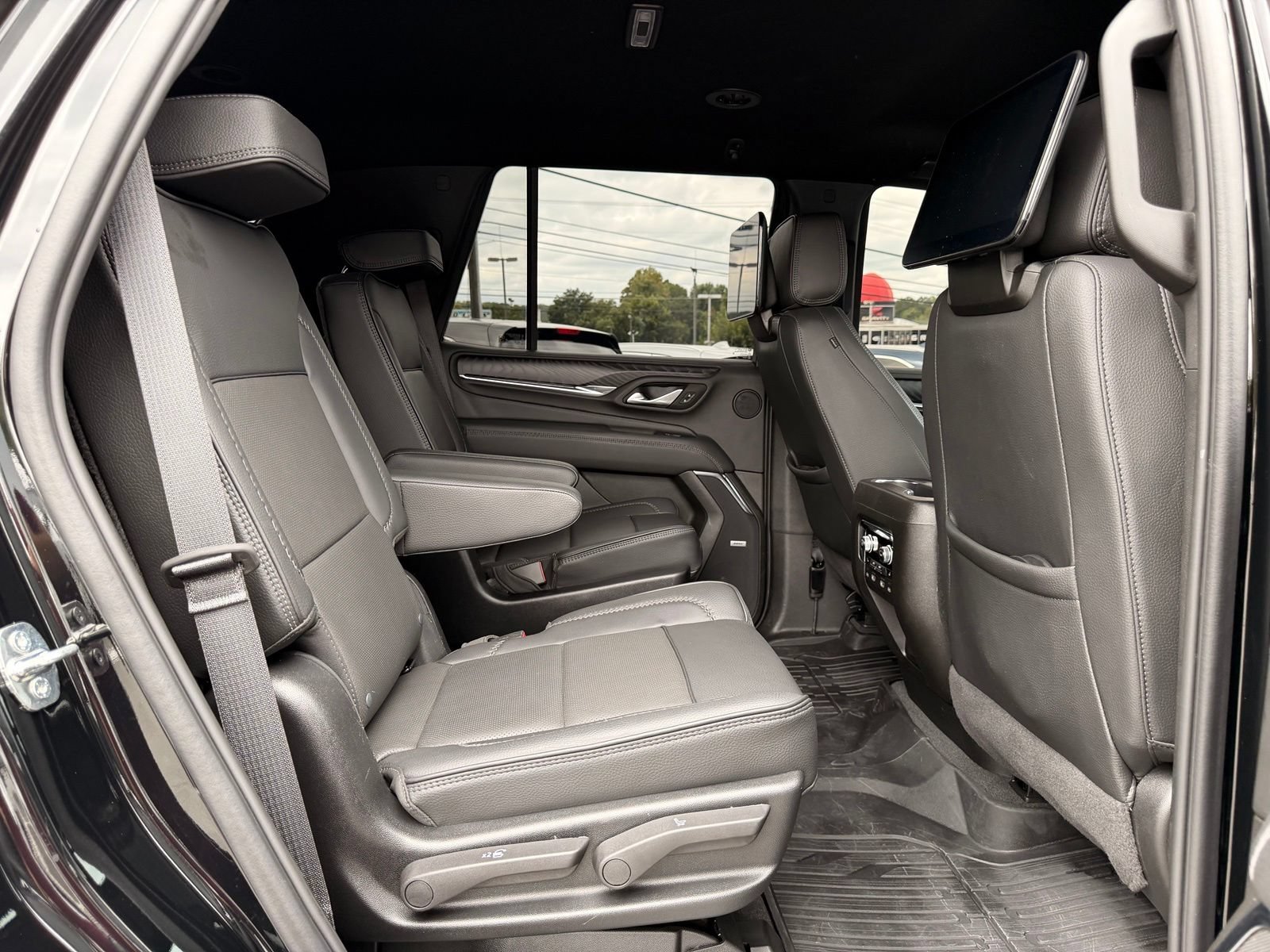 Used 2024 GMC Yukon Denali AWD/4WD image 35