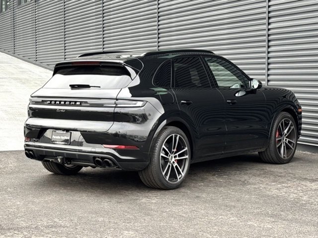 Used 2025 Porsche Cayenne Turbo image 7