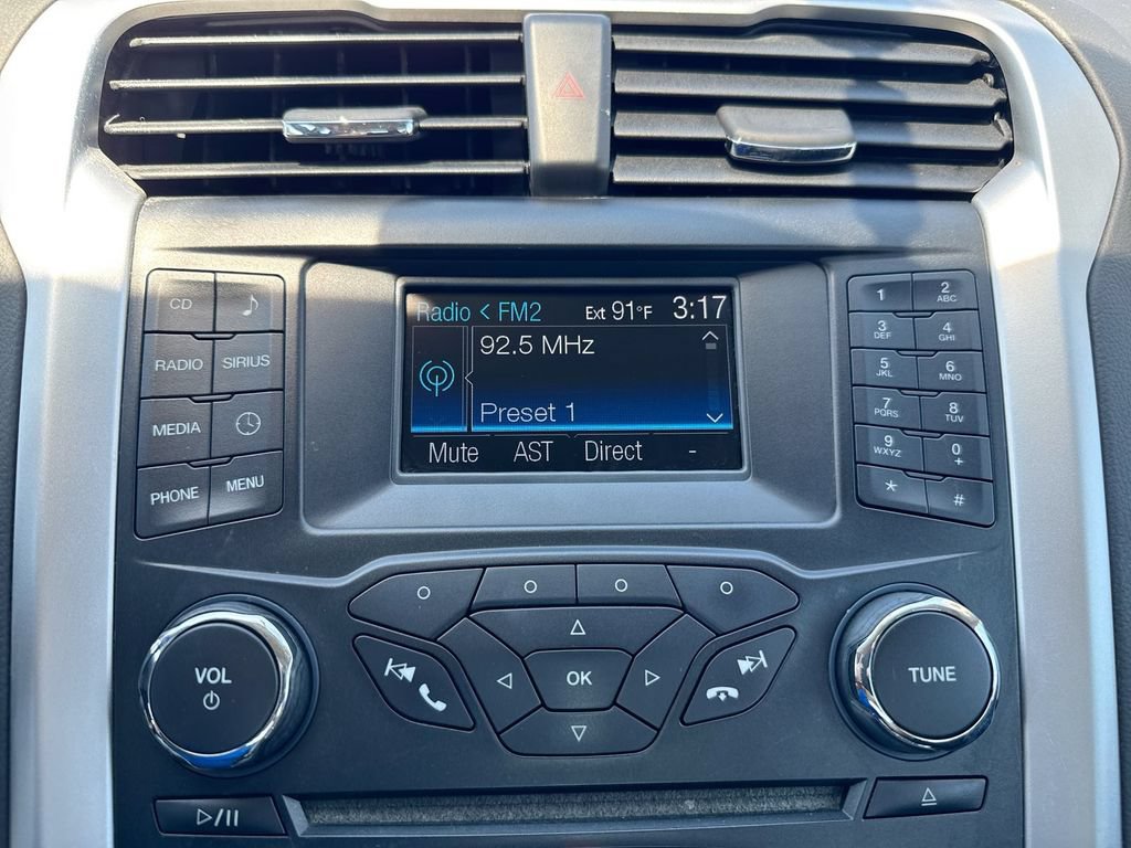 Used 2014 Ford Fusion SE FWD image 14