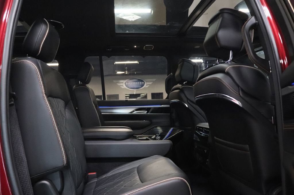 Used 2023 Jeep Grand Wagoneer Series III image 21