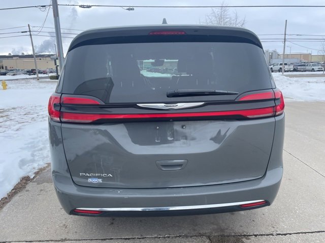 Used 2022 Chrysler Pacifica Touring-L image 12