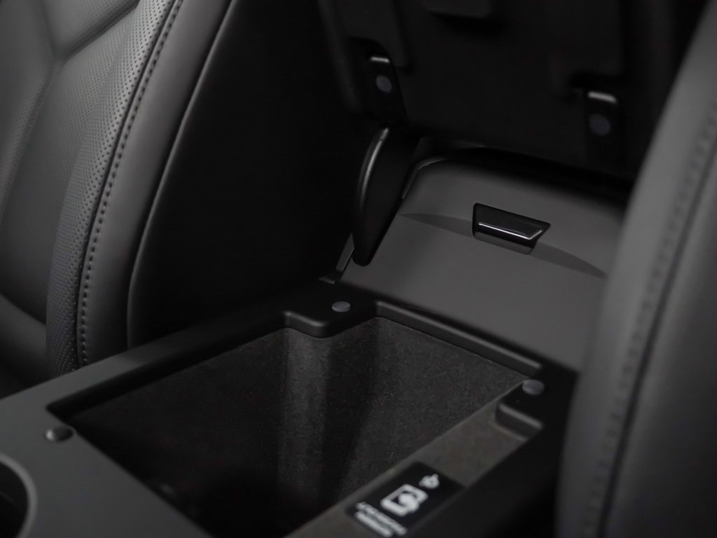 Certified 2025 Porsche Macan image 35