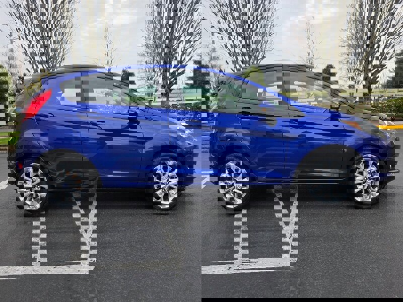 Used 2014 Ford Fiesta SE w/ Equipment Group 201A image 3