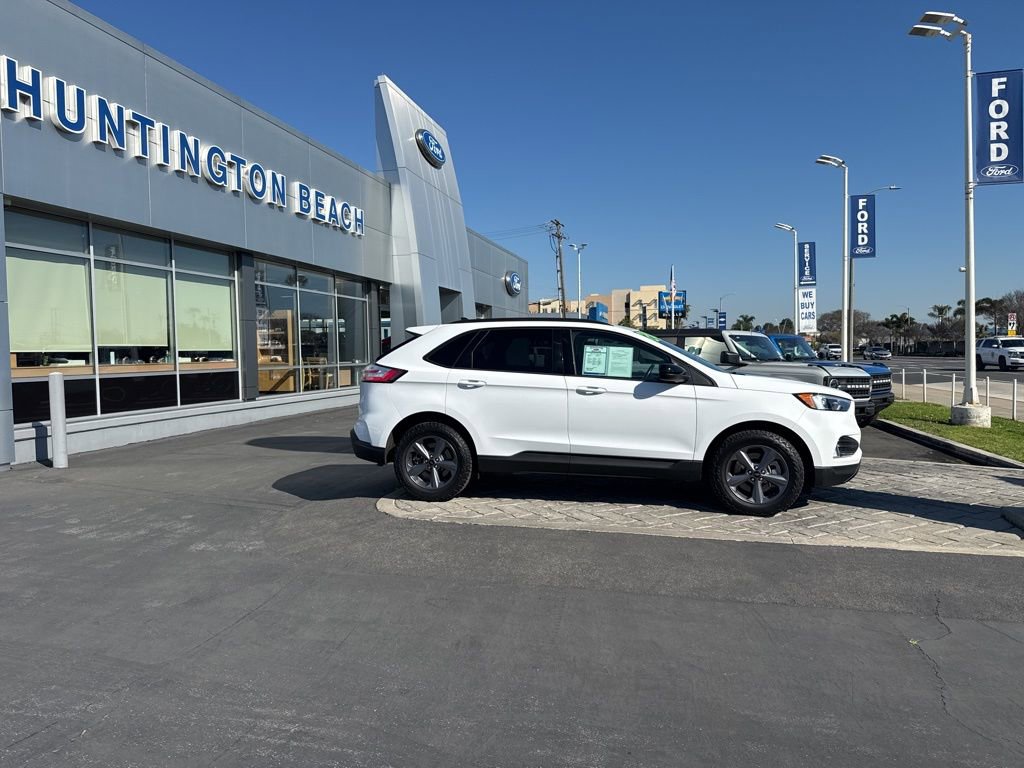 Used 2024 Ford Edge SEL w/ Sport Appearance Package image 3