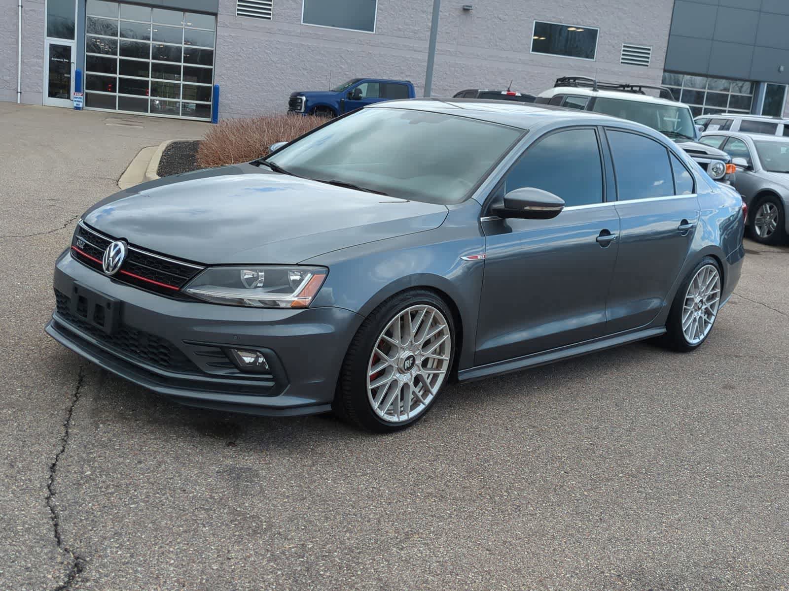 Used 2017 Volkswagen Jetta GLI image 4