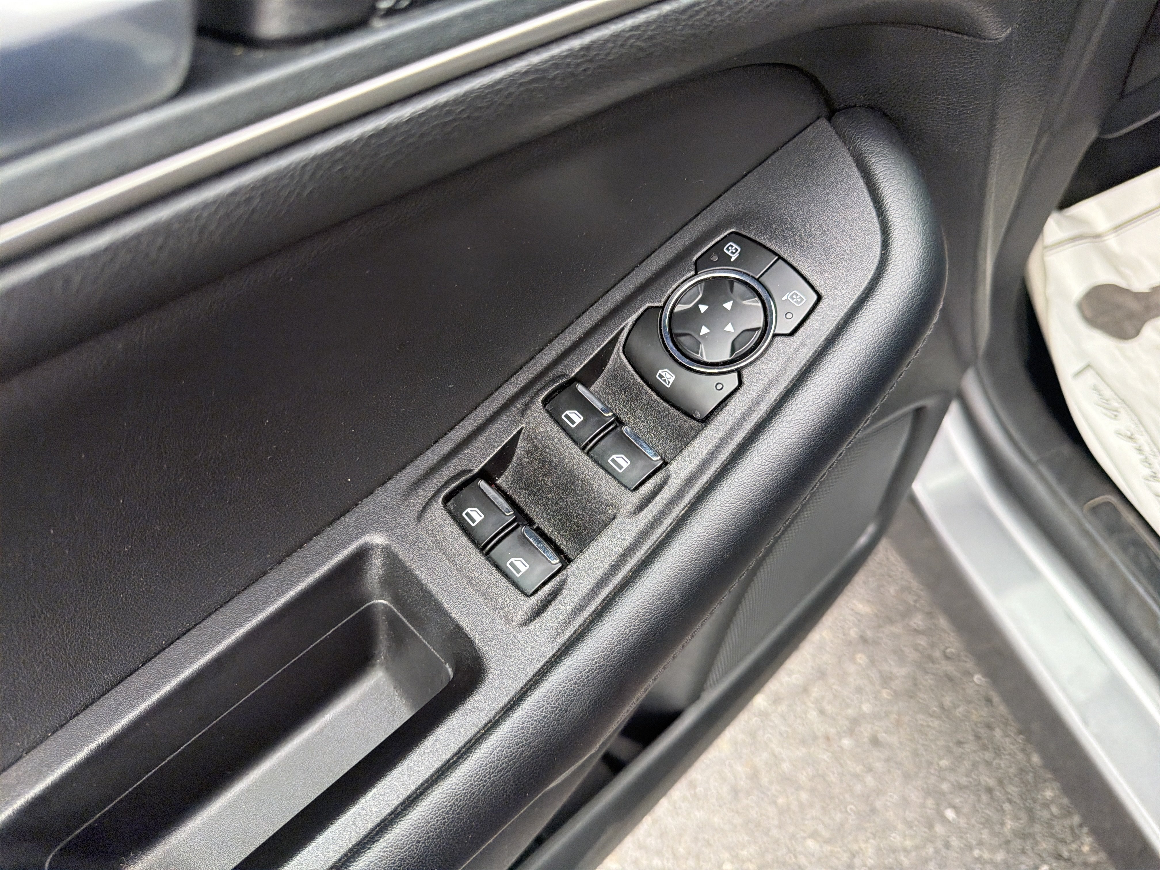 Used 2024 Ford Edge SEL AWD/4WD image 16