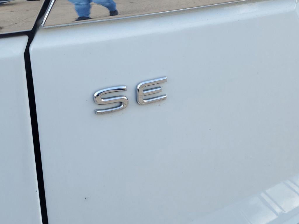 Used 2023 Volkswagen Atlas SE w/ Panoramic Sunroof Package image 5