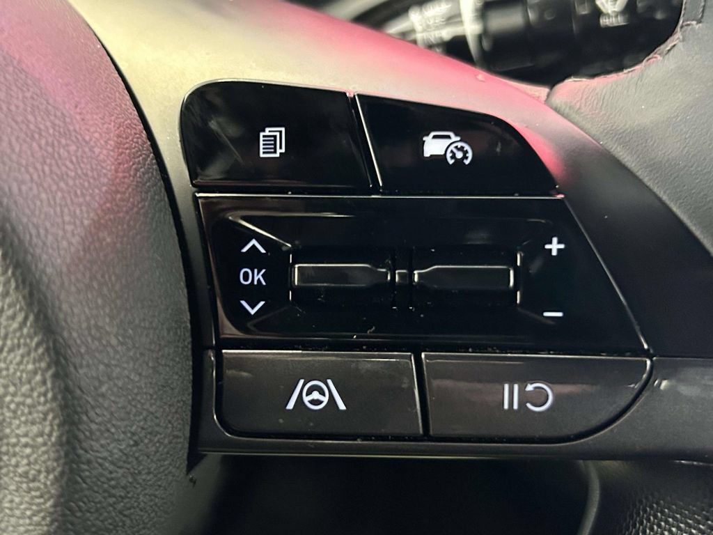 Used 2025 Hyundai Elantra Sport FWD image 25