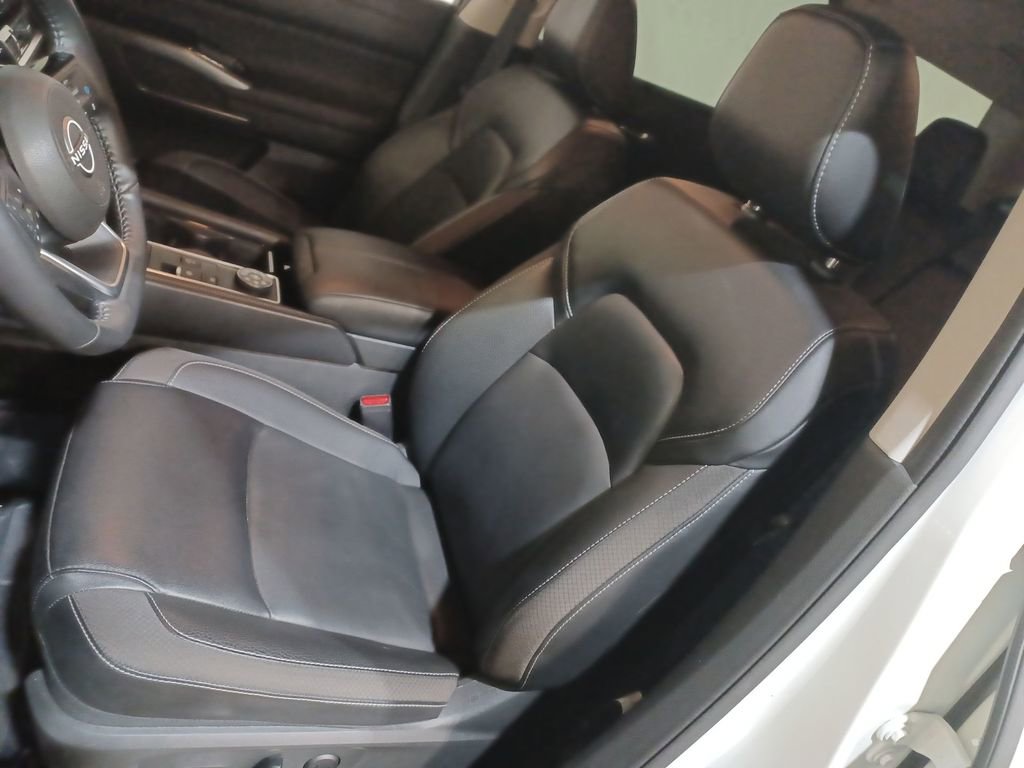 Used 2024 Nissan Pathfinder SL image 13