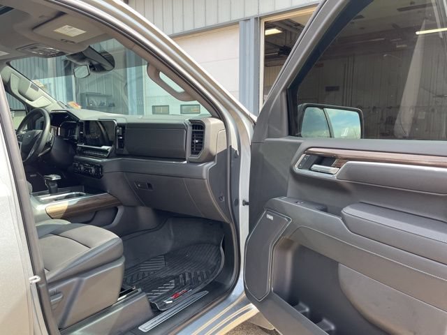 Used 2025 Chevrolet Silverado 1500 LT Trail Boss w/ Convenience Package II AWD/4WD image 16