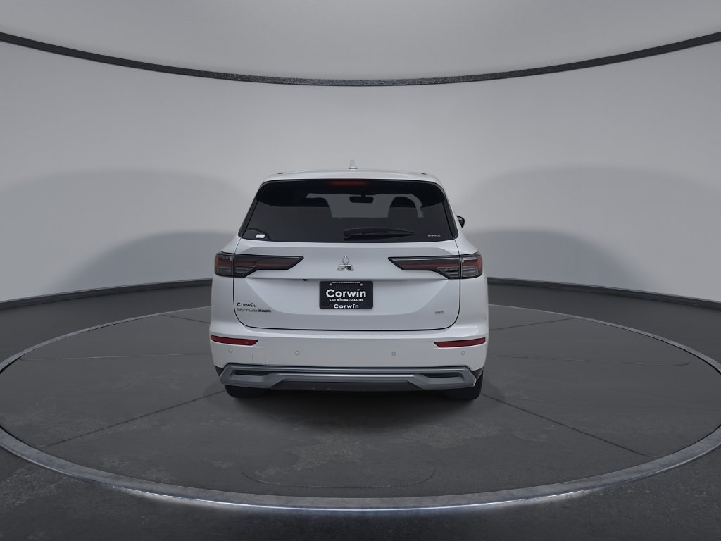 Used 2025 Mitsubishi Outlander SE AWD/4WD image 14