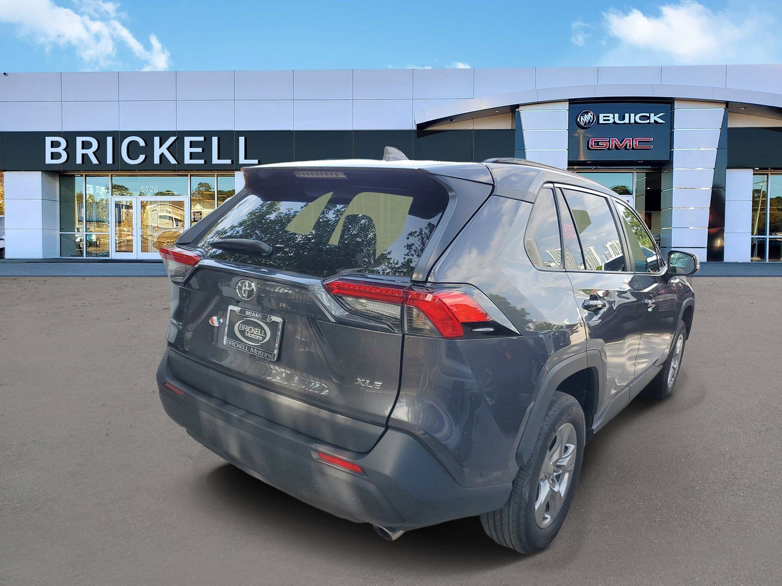 Used 2024 Toyota RAV4 XLE FWD image 3