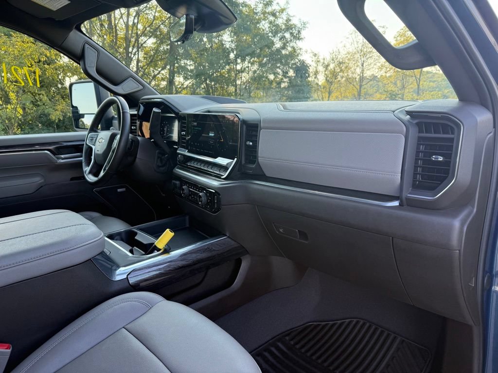 Used 2025 Chevrolet Silverado 2500 LTZ w/ LTZ Convenience Package AWD/4WD image 30