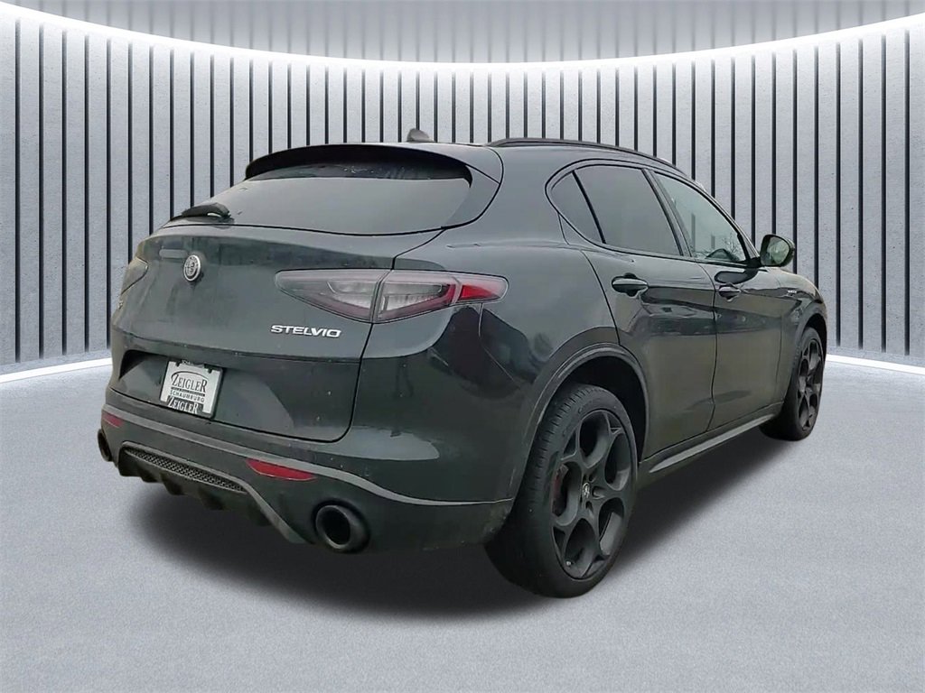 Used 2024 Alfa Romeo Stelvio Veloce image 3