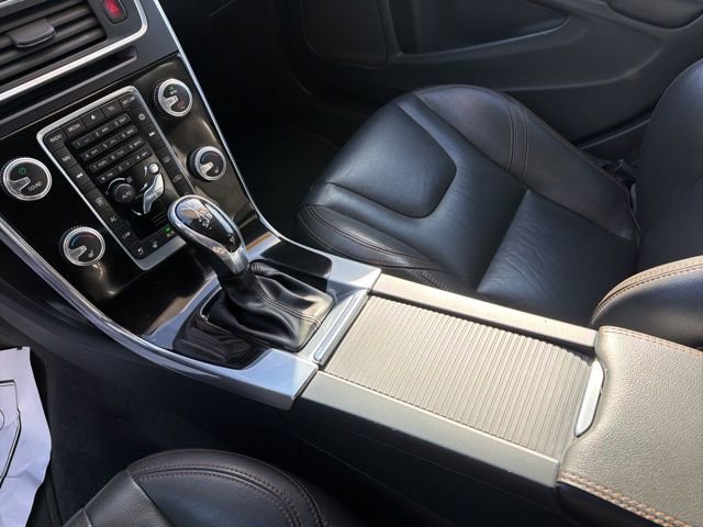 Used 2016 Volvo V60 T5 Cross Country w/ Convenience Package image 24