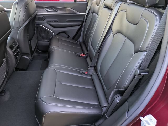 New 2026 Jeep Grand Cherokee Limited w/ Limited Altitude Package AWD/4WD image 30