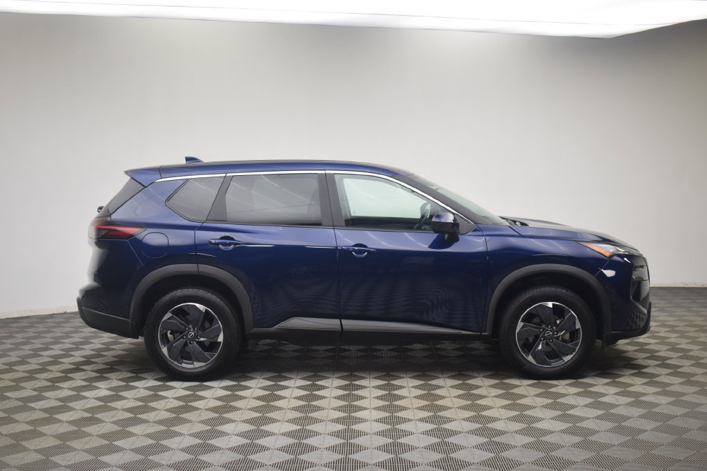 Used 2025 Nissan Rogue SV AWD/4WD image 9