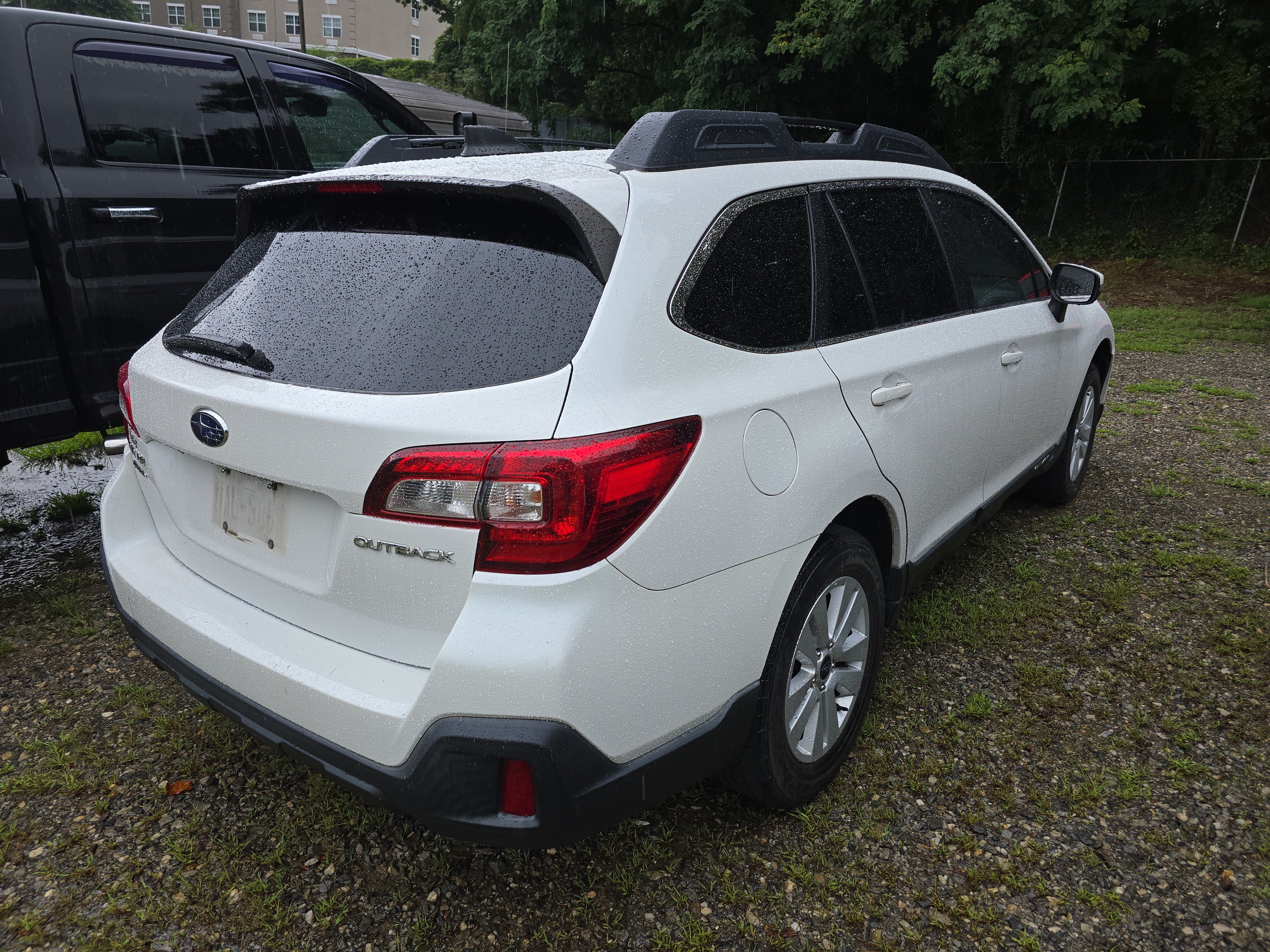 Used 2018 Subaru Outback 2.5i Premium AWD/4WD image 2