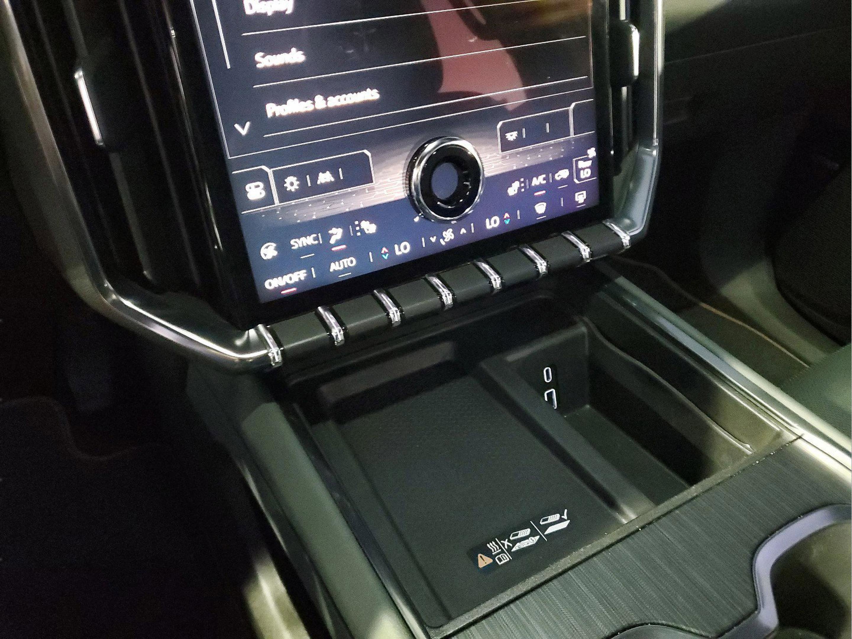 Used 2025 GMC Acadia AT4 image 21