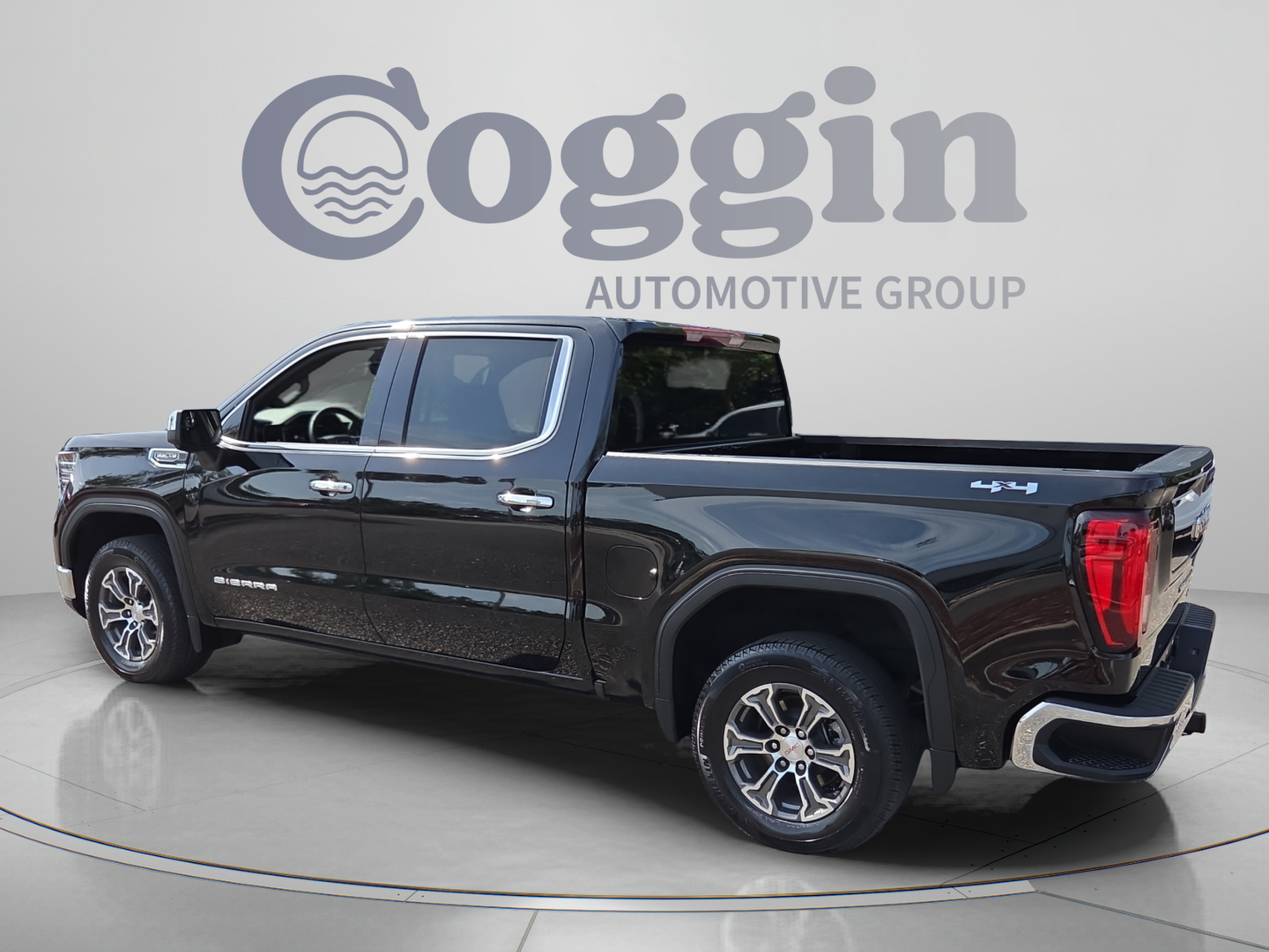 Used 2026 GMC Sierra 1500 SLT AWD/4WD image 3