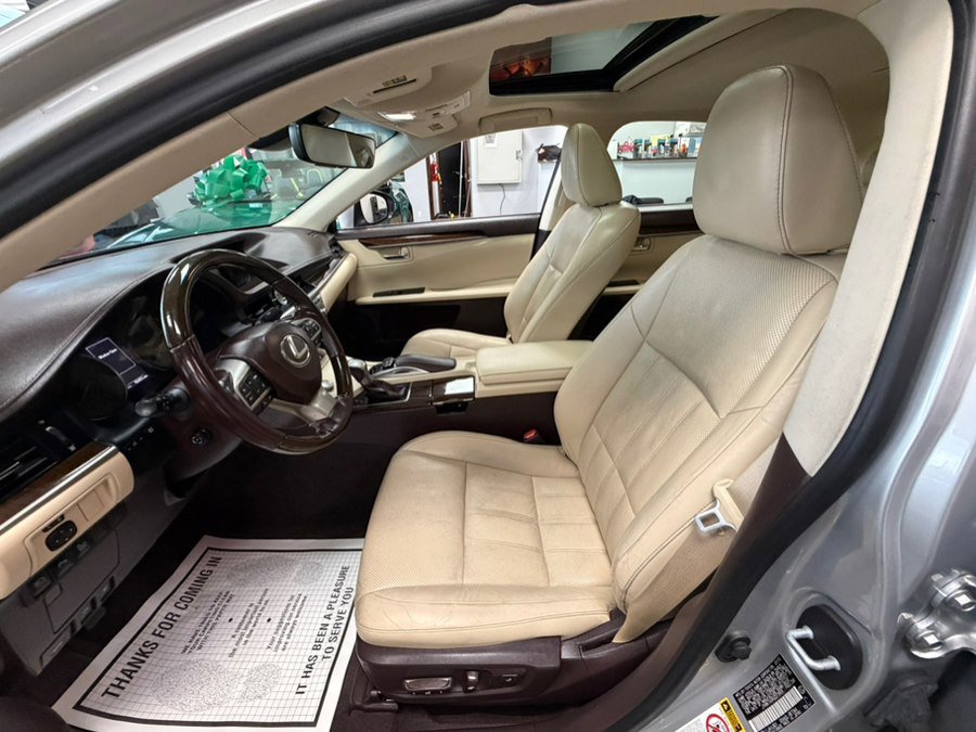 Used 2016 Lexus ES 350 w/ Luxury Package w/Wood Trim image 17