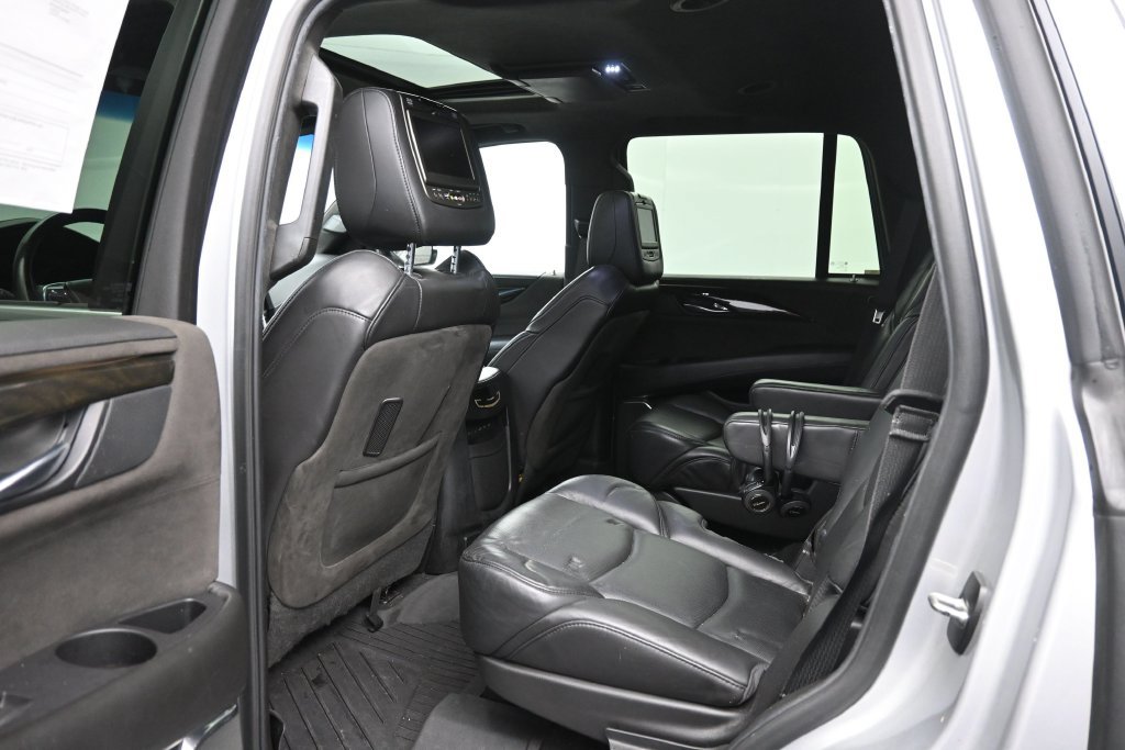 Used 2018 Cadillac Escalade Platinum AWD/4WD image 25