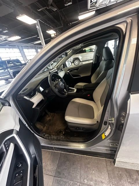 Used 2025 Toyota RAV4 Limited w/ Advanced Technology Package image 4