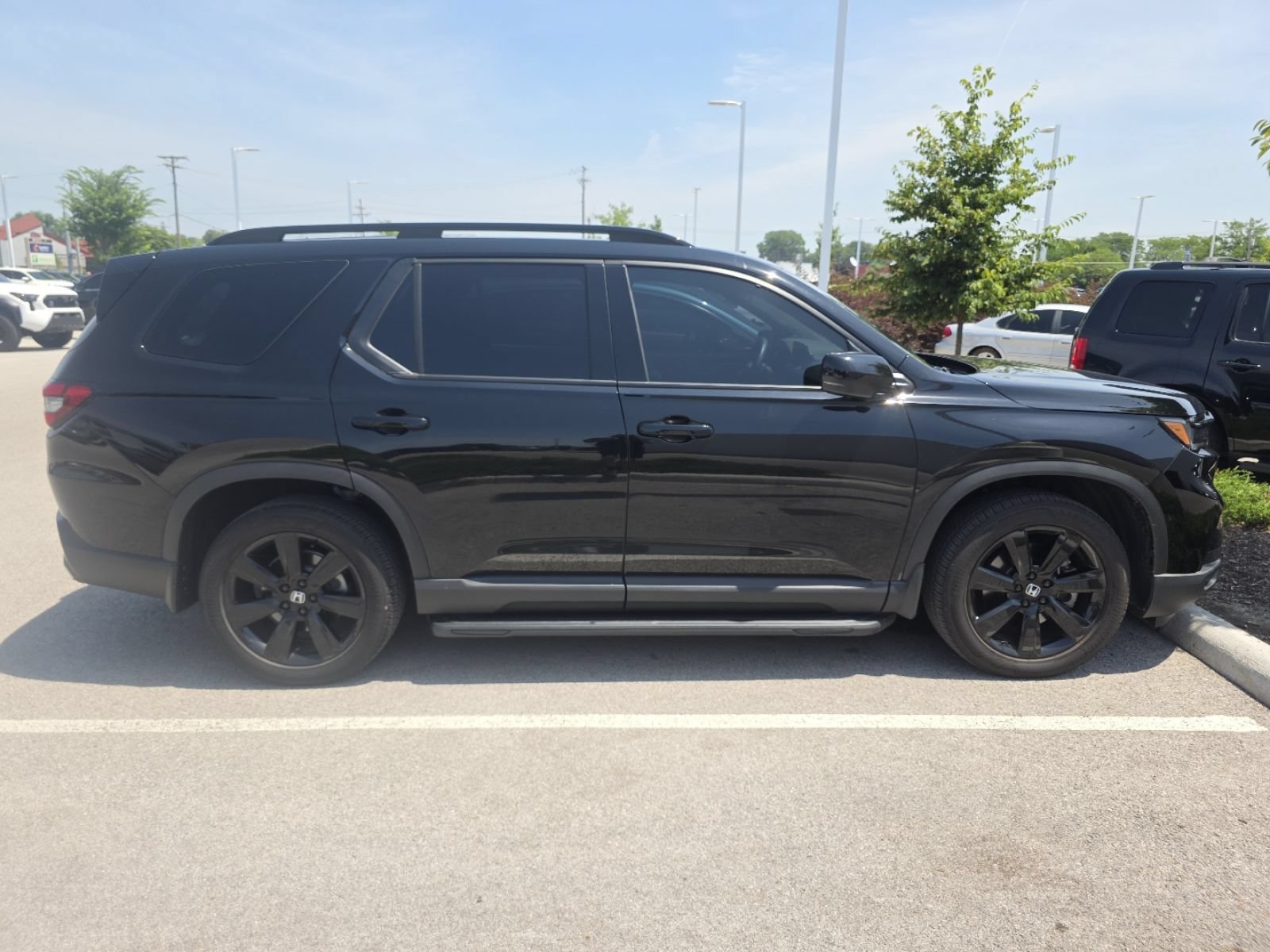 Used 2025 Honda Pilot Black Edition image 8