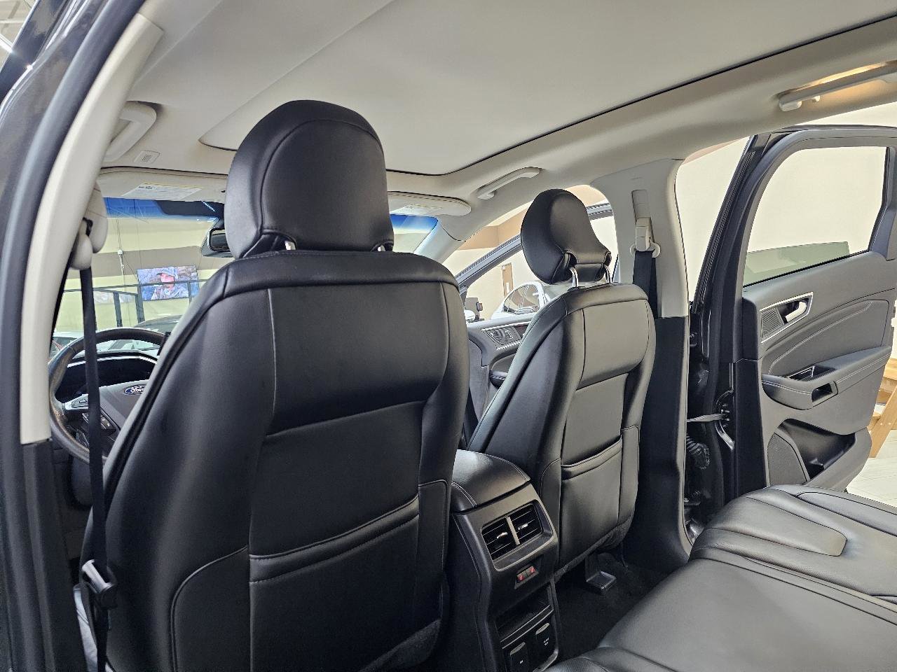 Used 2019 Ford Edge Titanium w/ Equipment Group 301A FWD image 27