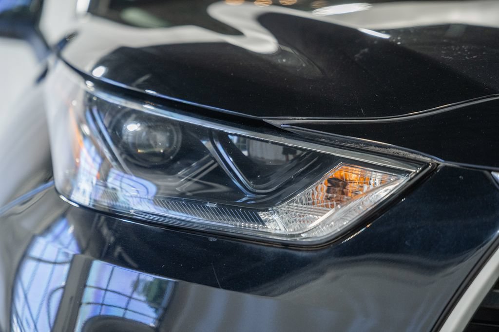 Used 2022 Toyota Highlander XLE AWD/4WD image 12
