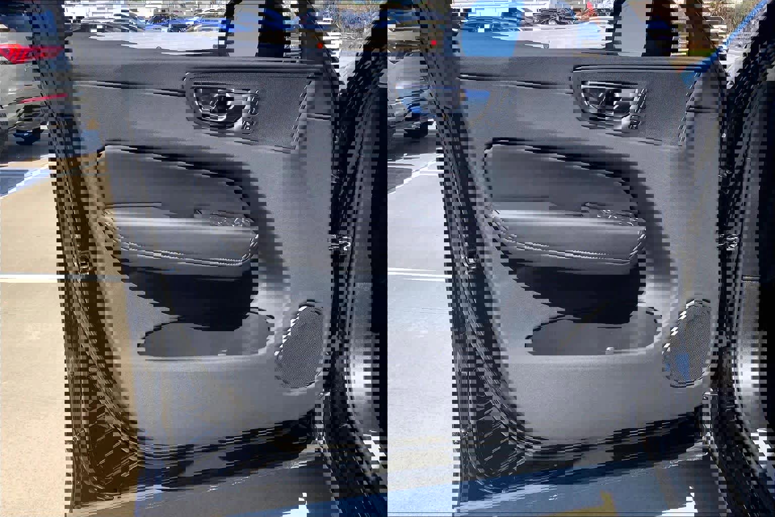 Used 2025 Volvo XC60 B5 Plus image 25