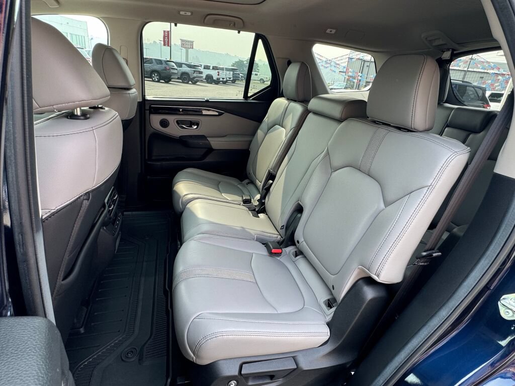 Used 2025 Honda Pilot Touring image 16