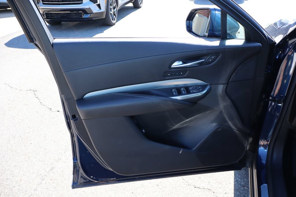 Used 2019 Cadillac XT4 Premium Luxury w/ Cold Weather Package AWD/4WD image 9