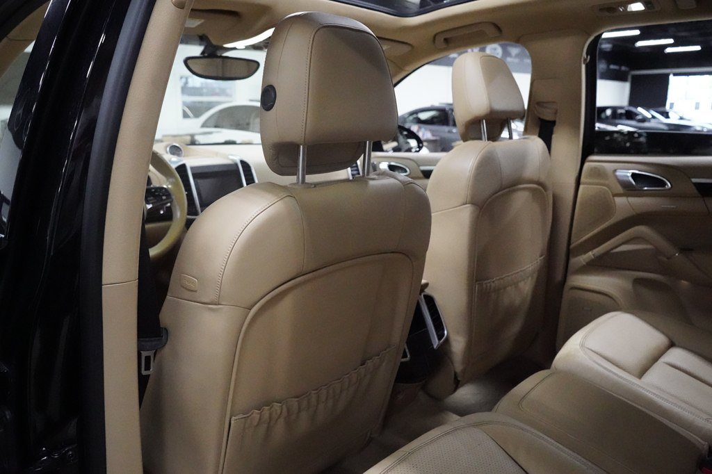 Used 2017 Porsche Cayenne Platinum Edition AWD/4WD image 22