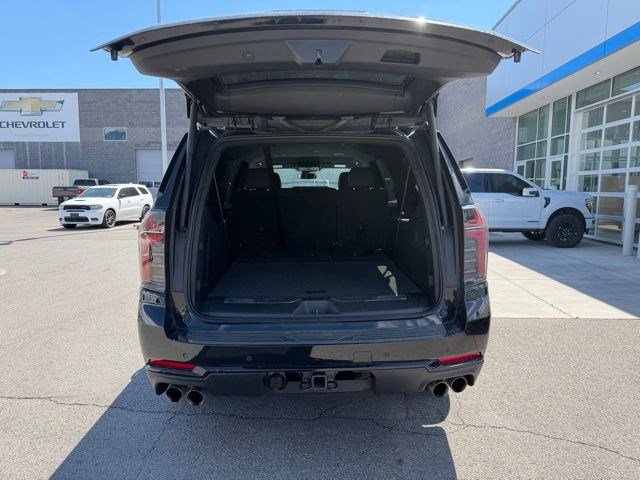 Used 2025 Chevrolet Suburban Z71 AWD/4WD image 5