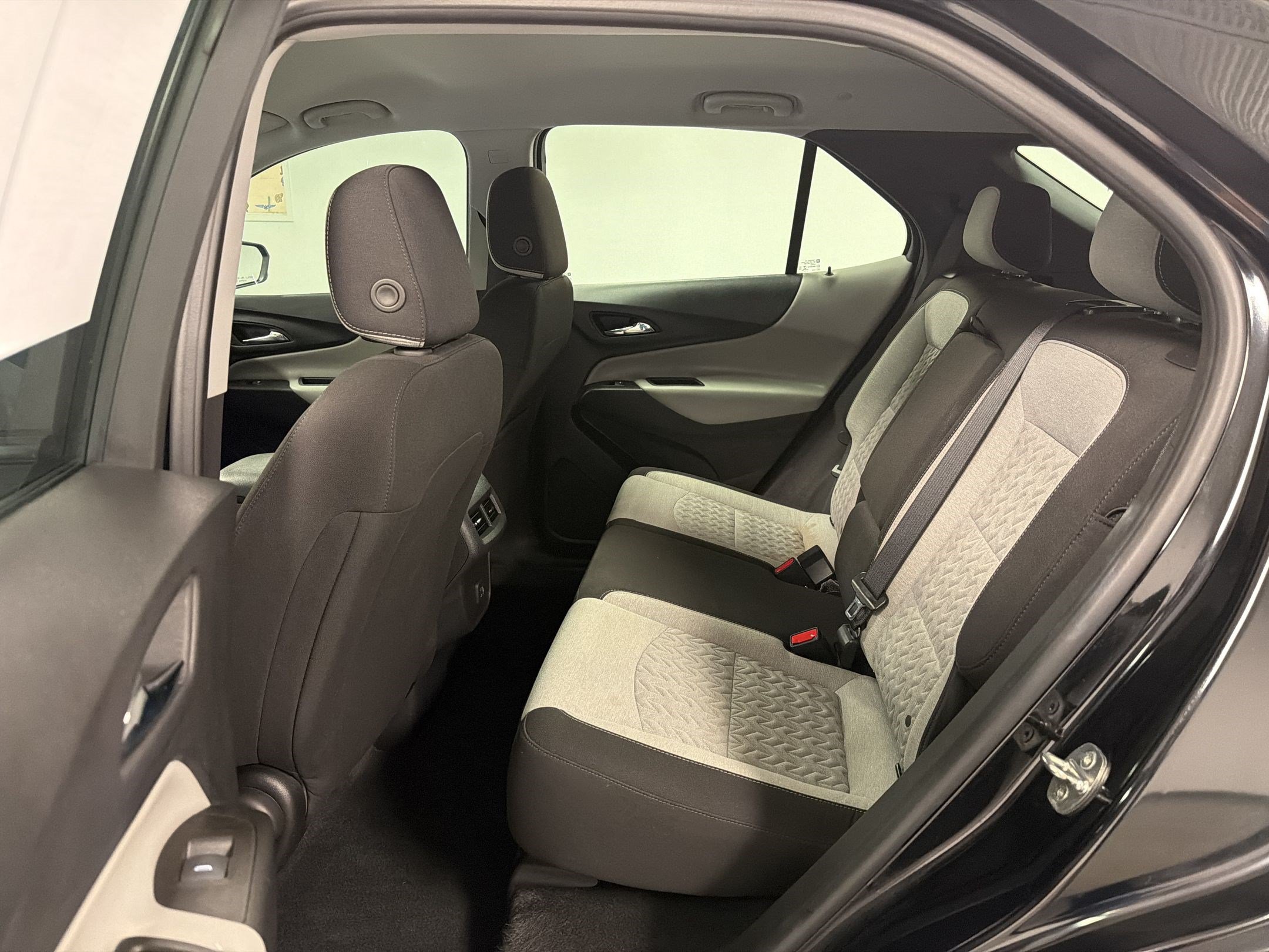 Used 2023 Chevrolet Equinox LS FWD image 21