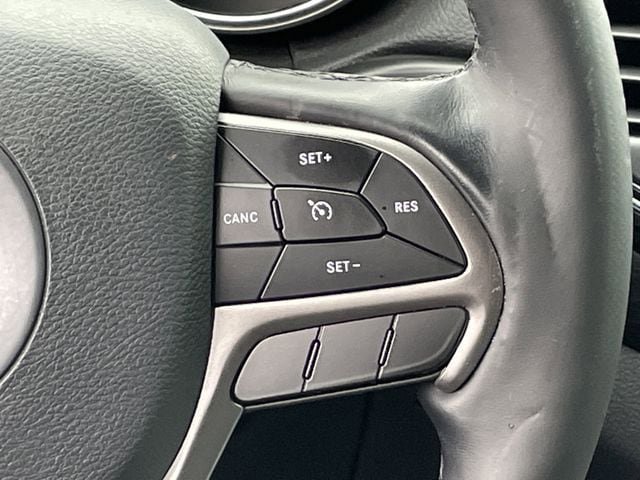 Used 2020 Jeep Grand Cherokee Altitude RWD image 13