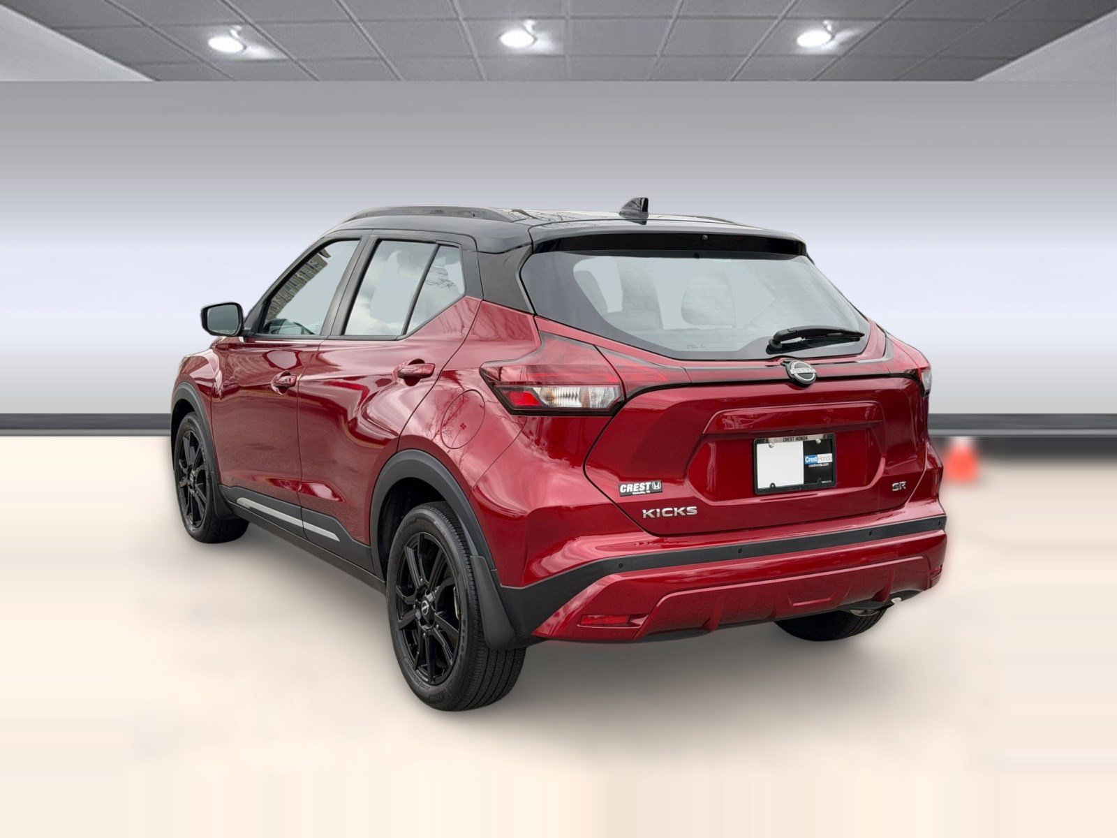 Used 2023 Nissan Kicks SR w/ SR Premium Package image 3
