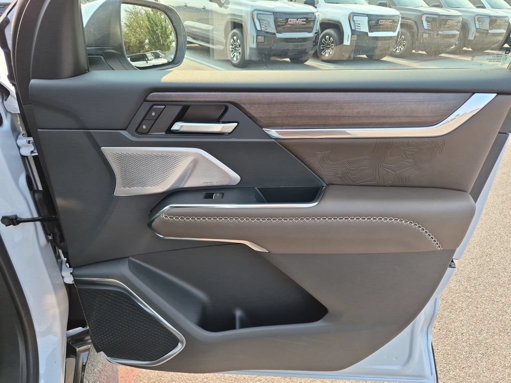 New 2027 GMC Acadia Denali Ultimate w/ LPO, Floor Liner Package FWD image 38