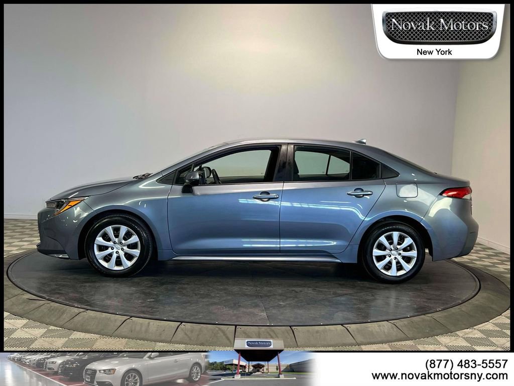 Used 2025 Toyota Corolla LE FWD image 5
