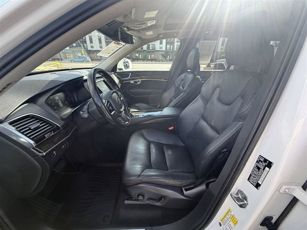 Used 2018 Volvo XC90 T6 Momentum w/ Convenience Package AWD/4WD image 18