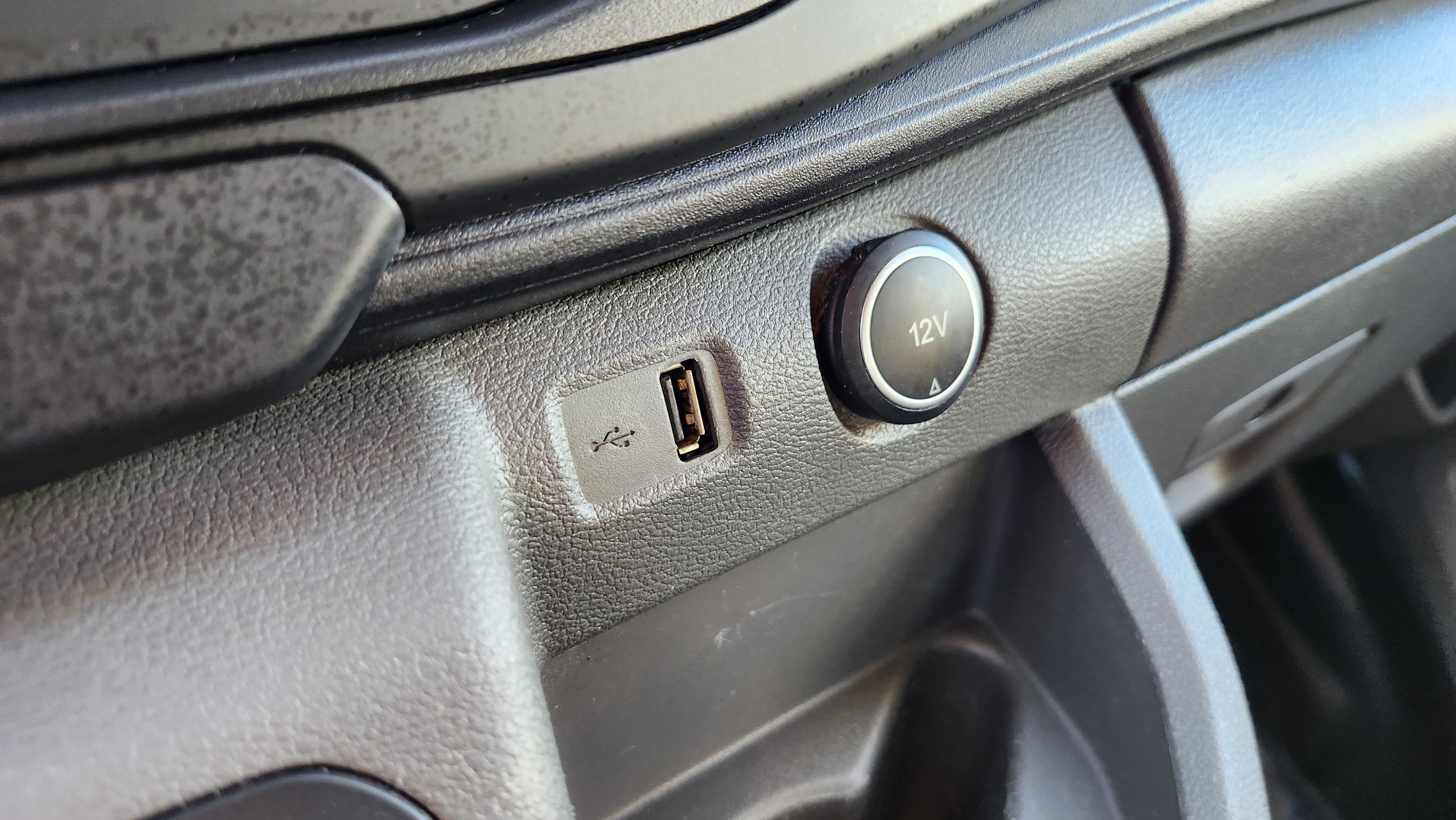 Used 2022 Ford E-Transit 148 High Roof Extended image 8