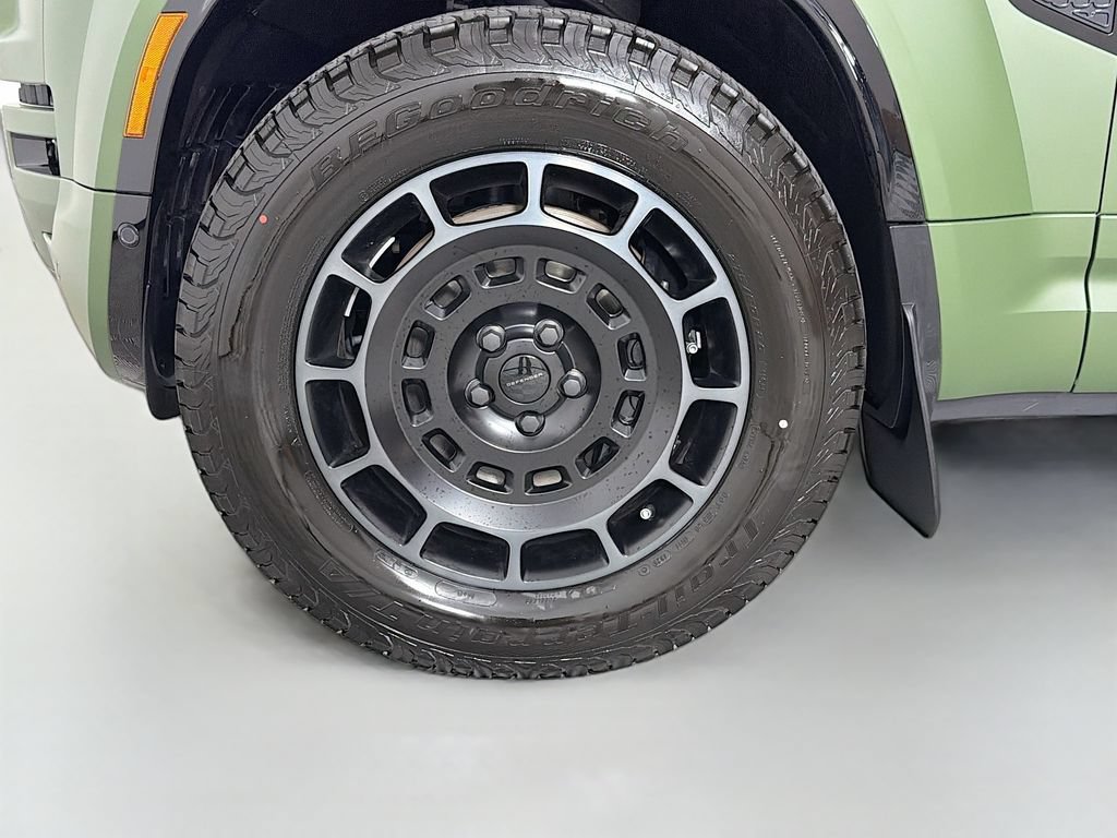 New 2026 Land Rover Defender 110 OCTA AWD/4WD image 34