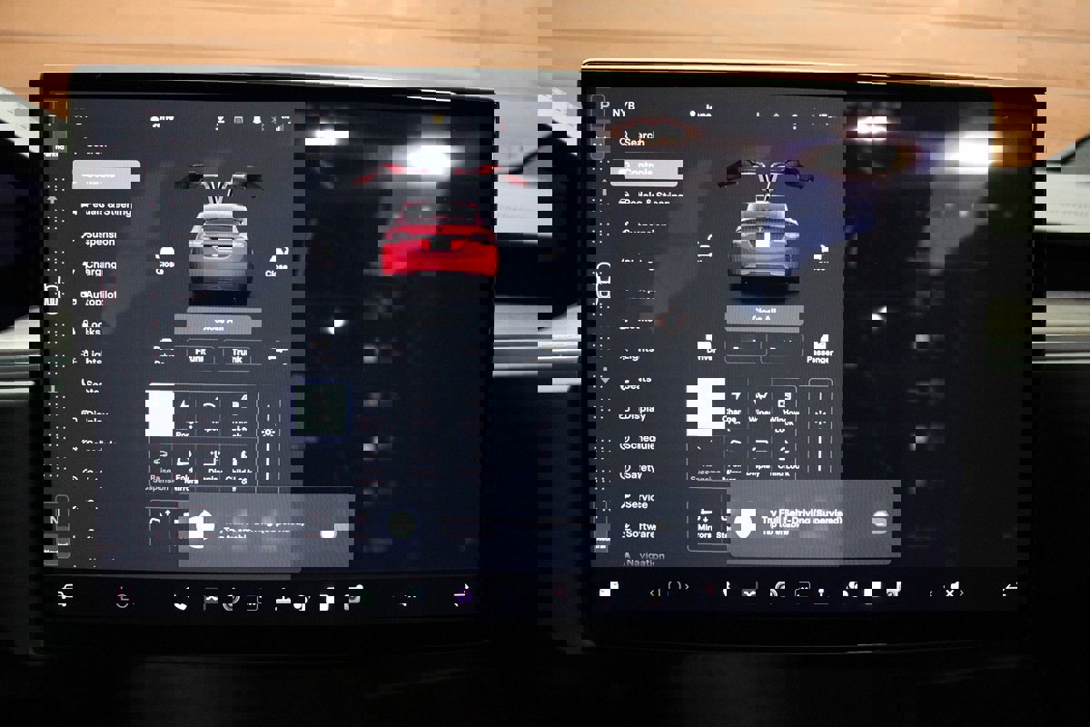 Used 2023 Tesla Model X 6 Seater AWD image 24