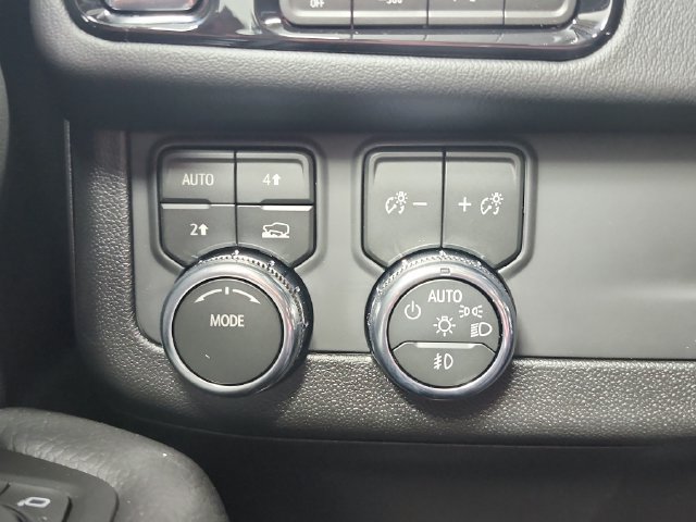 New 2027 GMC Yukon Denali w/ Sun & Power Step Package AWD/4WD image 28