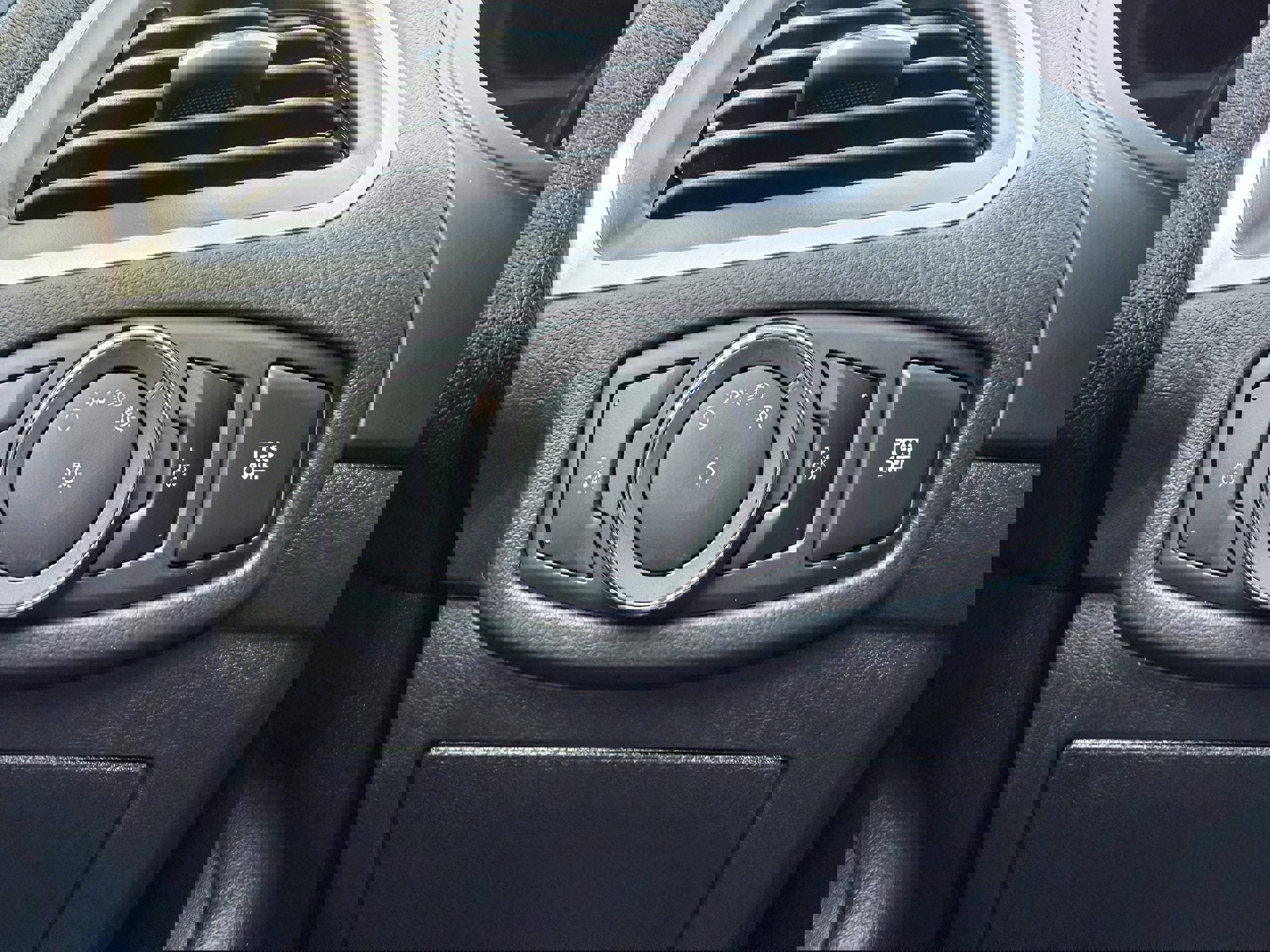 Used 2024 Ford Edge SEL image 19