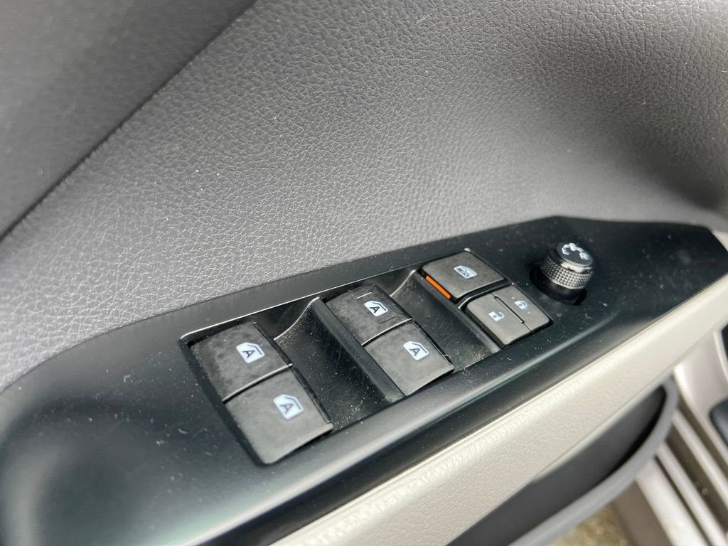 Used 2020 Toyota Camry LE image 38